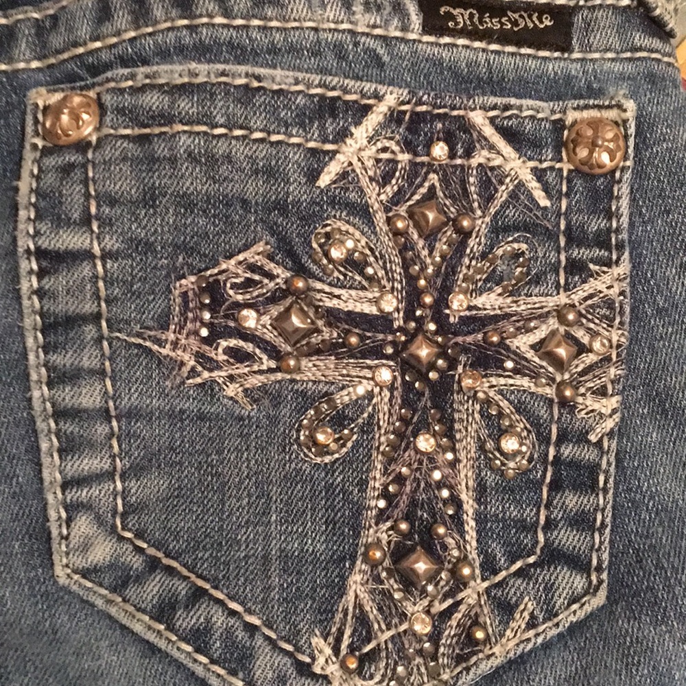Sparkly cross Miss Me jean👖👌❤️
